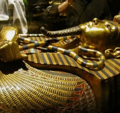 16 февраля в мировой истории: Говард Картер вскрыл гробницу фараона Тутанхамона