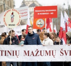 В Вильнюсе около тысячи человек протестовали против положения школ нацменьшинств