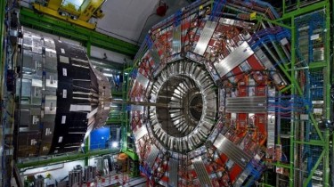 Адронный коллайдер: первые частицы могут столкнуть через неделю