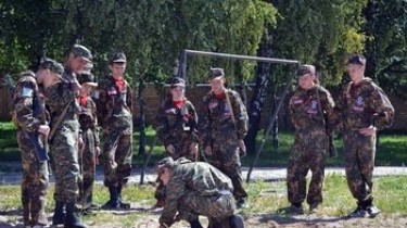 Консерваторы предлагают наказывать за участие в военизированных лагерях для молодежи в РФ