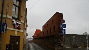 В Вильнюсе рушится оборонительная стена