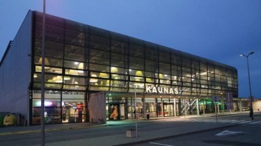 Из-за анонимного сообщения о взрывном устройстве идет эвакуация Каунасского аэропорта