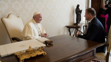 Премьер Литвы обсудил с папой Франциском помощь семьям