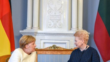 А. Меркель в Вильнюсе обещала продолжать санкции для России, но защищала Nord Stream (дополнено)