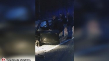 Литовские полицейские, попавшие в аварию в Словакии, спасали пострадавших
