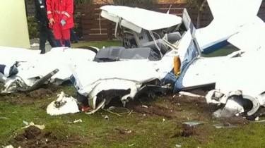 В результате крушения спортивного самолета погибли известный летчик В. Рамонас и его ученик