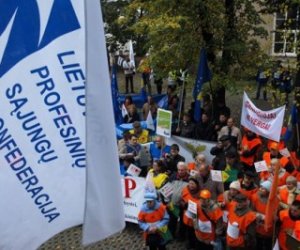 Сейм Литвы обсуждает новый Трудовой кодекс, профсоюзы протестуют