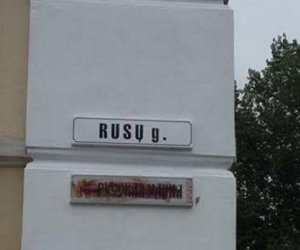 В воскресенье в Вильнюсе появились таблички с названиями улиц на русском и польском языках