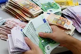 Правительство одобрило ограничение наличных расчетов суммой 3 тыс. евро