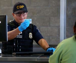 США потребуют от стран дополнительные данные о просителей виз