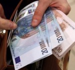 Трехсторонний совет Литвы не договорился о повышении ММЗ, кабмин предлагает 430 евро