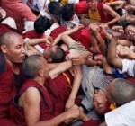 В КНР арестованы около 100 тибетских монахов