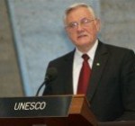 В.Адамкус приветствует готовность ЮНЕСКО решать вопросы развития науки и образования