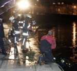 У моста Миндаугаса в Вильнюсе в реку упал автомобиль