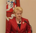 Президент Литвы поздравит латышей с 20-летием независимости по-латышски (дополнено)