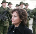 Министр обороны Литвы будет судиться с депутатом, сравнившим ее с преступным авторитетом