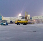 В Вильнюсе авиарейсы отменяются, в Каунасском и Палангском аэропортах - опаздывают