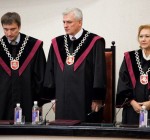 Без изменения Конституции двойное гражданство для уехавших из Литвы после 11 марта невозможно