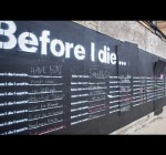 "Плита желаний" на фасаде здания Клайпедского музыкального театра - "Before I die"