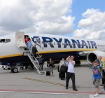 Ryanair: с 1 ноября пассажиры смогут брать с собой в салон самолета лишь одну сумку