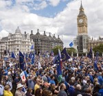 В Лондоне тысячи граждан вышли на демонстрацию против Brexit