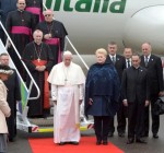 В Литву с историческим визитом прибыл папа римский Франциск (дополнено)