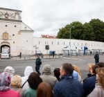 Тысячи людей собрались у Святых ворот в Вильнюсе для молитвы с Папой Римским