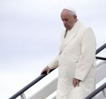 Папа Франциск прибыл в Латвию