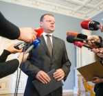 Премьер не видит оснований увольнять посла Литвы в России