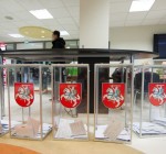 В Литве началось досрочное голосование на президентских выборах и двух референдумах