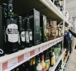 Потребление алкоголя в Литве сокращается шесть лет подряд, приобретение легальных сигарет за год - на 3,2%
