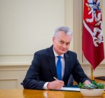Президент Литвы призывает временно остановить "стирание исторической памяти"