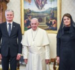 Президент Литвы: Папа Римский молится за единство и благополучие нашей страны