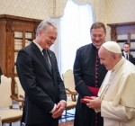 Президент Литвы обсуждал с папой Франциском социальное развитие страны