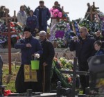 Несмотря на эпидемию коронавируса, на Радоницу - жители Беларуси отправились на кладбища