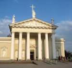 Со среды в Литве останавливаются публичные службы в храмах