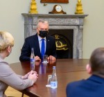Президент Литвы пригласил премьера и министра в связи со злоупотреблениями вакцинами