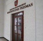 Представители оппозиции обратились в КС из-за запрета вернуться гражданам Литвы с положительным тестом