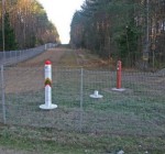 Премьер: забор на границе с Беларусью пока будет возводиться в кредит