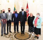 Президент Литвы наградил спасавших евреев во время войны