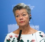 Еврокомиссар хвалит Литву за прозрачность в решении проблем мигрантов, хотя есть нарушения