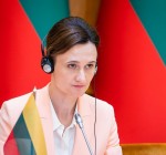 Спикер Cейма Литвы призывает присоединиться к кампании против насилия над женщинами