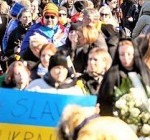 Тысячи человек протестовали у здания посольства России против войны в Украине
