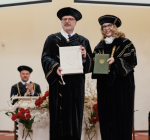 Президенту Латвии Левитсу вручены регалии почетного доктора университета им. М. Рёмериса