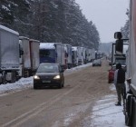 На границе Литвы с Беларусью очереди грузовиков не уменьшаются