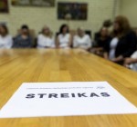 "Зов о помощи“: несколько тысяч литовских учителей начали забастовку из-за условий работы