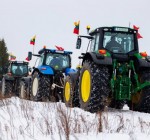 На центральном проспекте Вильнюса собираются фермеры на тракторах