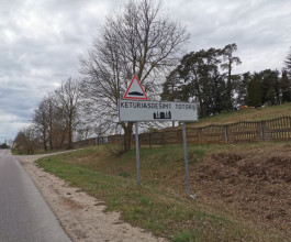 2. Деревня расположена в 20 километрах от центра Вильнюса, фактически на окраине столицы. 2