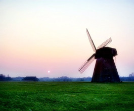 4.	Целые деревеньки, домики, сельскохозяйственная техника тех времён, можно изучать ремесла, познакомиться с секретами промыслов, и всё это в естественных условиях, как сто, двести, триста лет назад.  4