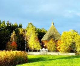 6.	В этом музейном комплексе можно остаться на ночлег, арендовать баню или даже провести деловую конференцию.  6